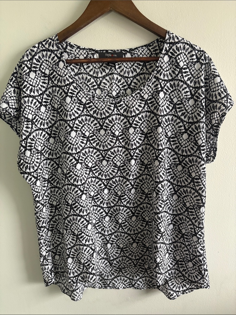 Style & Co Black White Abstract Print Short Sleeve Blouse Medium